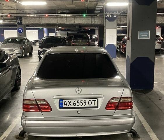 Сірий Мерседес 200, об'ємом двигуна 2 л та пробігом 440 тис. км за 5200 $, фото 1 на Automoto.ua