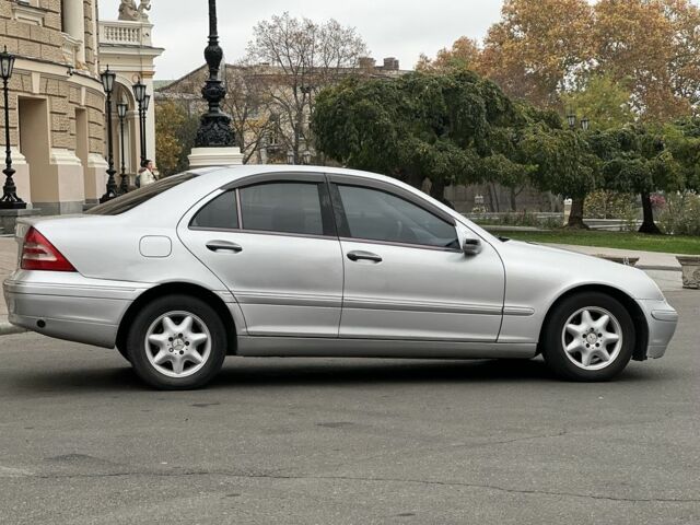 Сірий Мерседес 200, об'ємом двигуна 2 л та пробігом 200 тис. км за 3800 $, фото 6 на Automoto.ua