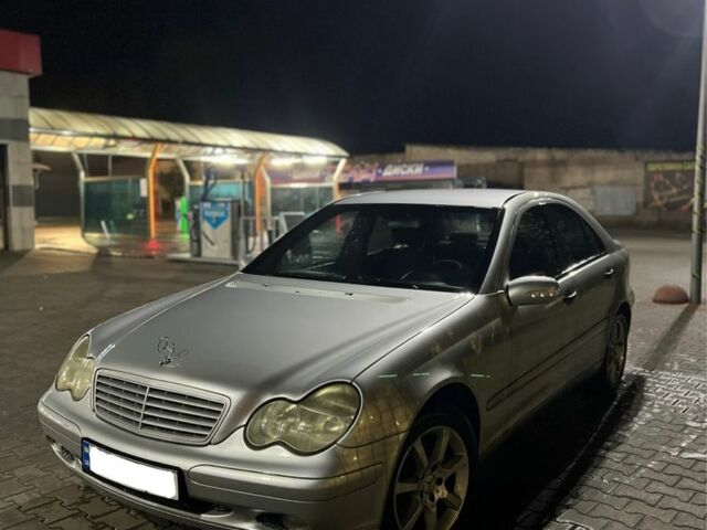 Сірий Мерседес 200, об'ємом двигуна 2.2 л та пробігом 320 тис. км за 2100 $, фото 2 на Automoto.ua