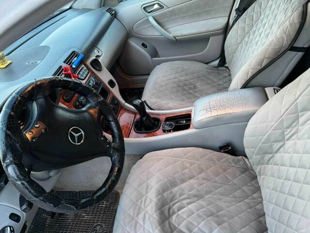 Сірий Мерседес 200, об'ємом двигуна 2.2 л та пробігом 355 тис. км за 5224 $, фото 8 на Automoto.ua