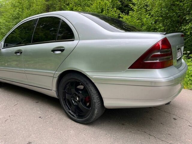 Сірий Мерседес 200, об'ємом двигуна 2 л та пробігом 230 тис. км за 4200 $, фото 3 на Automoto.ua