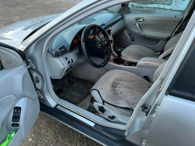 Сірий Мерседес 200, об'ємом двигуна 2.2 л та пробігом 355 тис. км за 5224 $, фото 10 на Automoto.ua