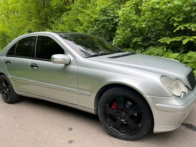 Сірий Мерседес 200, об'ємом двигуна 2 л та пробігом 230 тис. км за 4200 $, фото 4 на Automoto.ua