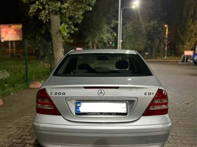 Сірий Мерседес 200, об'ємом двигуна 2.2 л та пробігом 320 тис. км за 2100 $, фото 6 на Automoto.ua