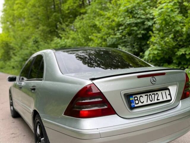 Сірий Мерседес 200, об'ємом двигуна 2 л та пробігом 230 тис. км за 4200 $, фото 2 на Automoto.ua