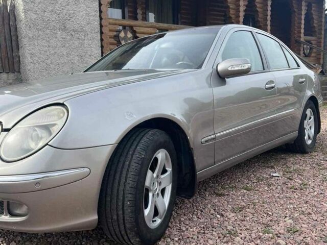 Серый Мерседес 200, объемом двигателя 2 л и пробегом 357 тыс. км за 4600 $, фото 1 на Automoto.ua