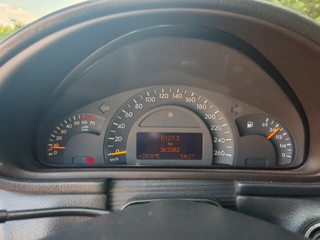 Серый Мерседес 200, объемом двигателя 1.8 л и пробегом 363 тыс. км за 3700 $, фото 2 на Automoto.ua