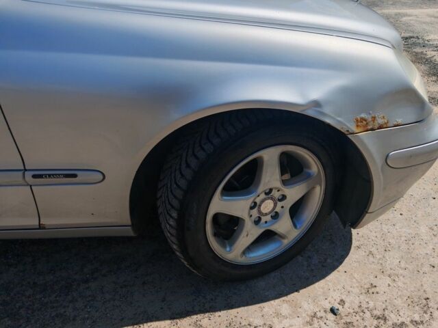 Серый Мерседес 200, объемом двигателя 1.8 л и пробегом 363 тыс. км за 3700 $, фото 10 на Automoto.ua