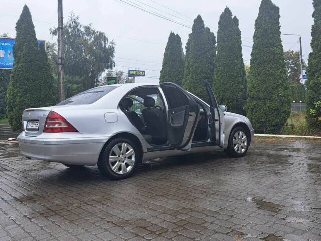 Сірий Мерседес 200, об'ємом двигуна 2.1 л та пробігом 340 тис. км за 4600 $, фото 12 на Automoto.ua