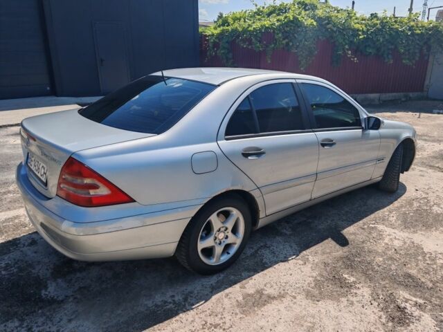 Серый Мерседес 200, объемом двигателя 1.8 л и пробегом 363 тыс. км за 3700 $, фото 17 на Automoto.ua