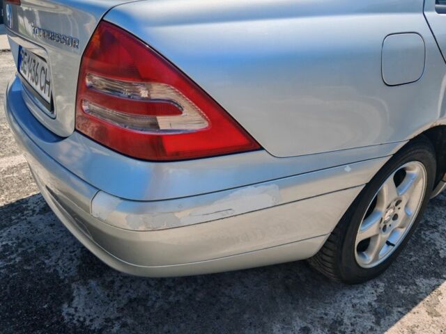 Серый Мерседес 200, объемом двигателя 1.8 л и пробегом 363 тыс. км за 3700 $, фото 12 на Automoto.ua