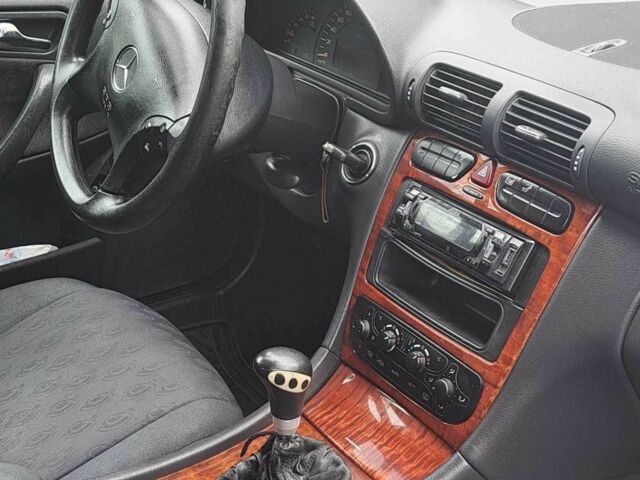 Сірий Мерседес 200, об'ємом двигуна 2.1 л та пробігом 340 тис. км за 4600 $, фото 9 на Automoto.ua