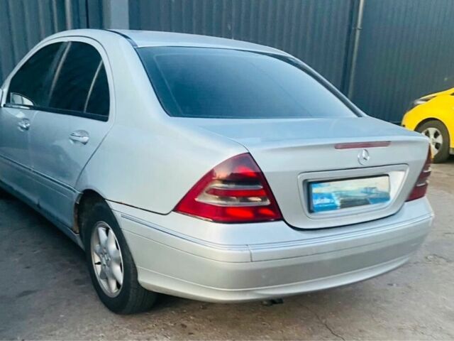 Сірий Мерседес 200, об'ємом двигуна 2 л та пробігом 100 тис. км за 2500 $, фото 2 на Automoto.ua