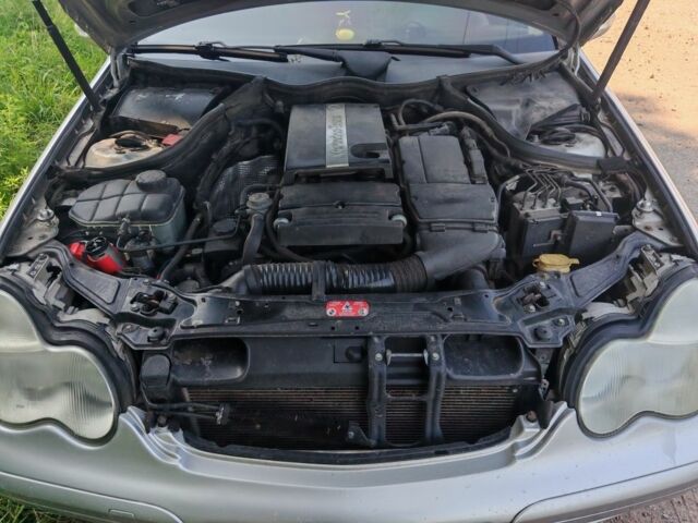 Серый Мерседес 200, объемом двигателя 1.8 л и пробегом 363 тыс. км за 3700 $, фото 1 на Automoto.ua