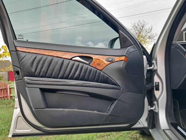 Серый Мерседес 200, объемом двигателя 2 л и пробегом 336 тыс. км за 7000 $, фото 5 на Automoto.ua