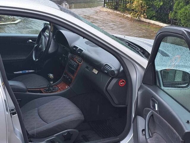 Сірий Мерседес 200, об'ємом двигуна 2.1 л та пробігом 340 тис. км за 4600 $, фото 6 на Automoto.ua