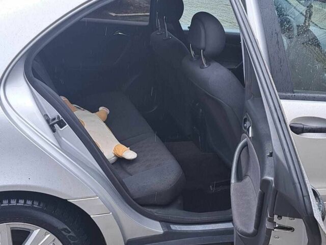 Сірий Мерседес 200, об'ємом двигуна 2.1 л та пробігом 340 тис. км за 4600 $, фото 7 на Automoto.ua