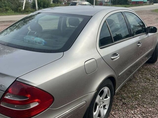 Серый Мерседес 200, объемом двигателя 2 л и пробегом 357 тыс. км за 4600 $, фото 4 на Automoto.ua