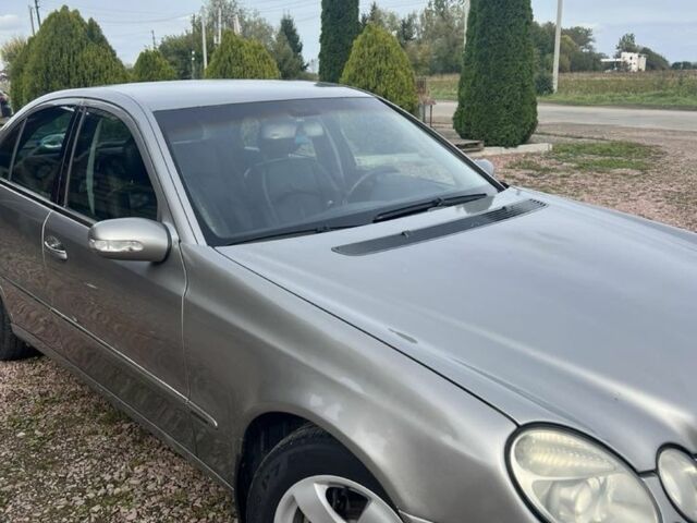 Серый Мерседес 200, объемом двигателя 2 л и пробегом 357 тыс. км за 4600 $, фото 2 на Automoto.ua