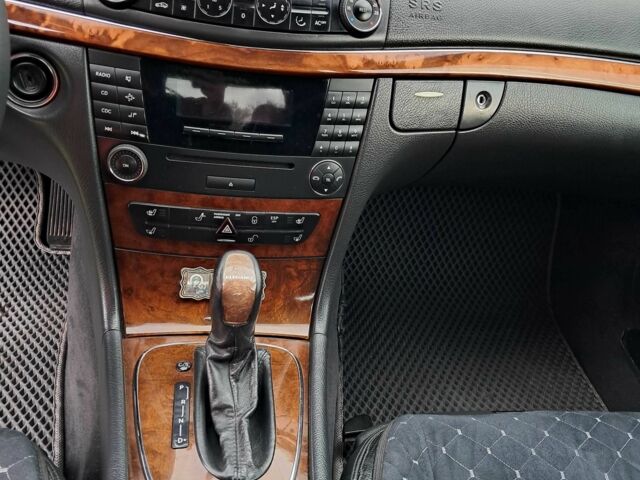 Серый Мерседес 200, объемом двигателя 2 л и пробегом 336 тыс. км за 7000 $, фото 4 на Automoto.ua