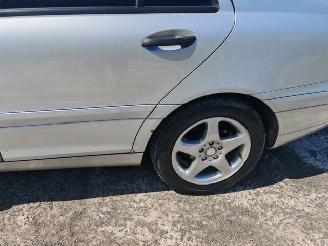 Серый Мерседес 200, объемом двигателя 1.8 л и пробегом 363 тыс. км за 3700 $, фото 7 на Automoto.ua