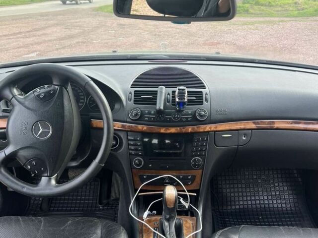 Серый Мерседес 200, объемом двигателя 2 л и пробегом 357 тыс. км за 4600 $, фото 6 на Automoto.ua