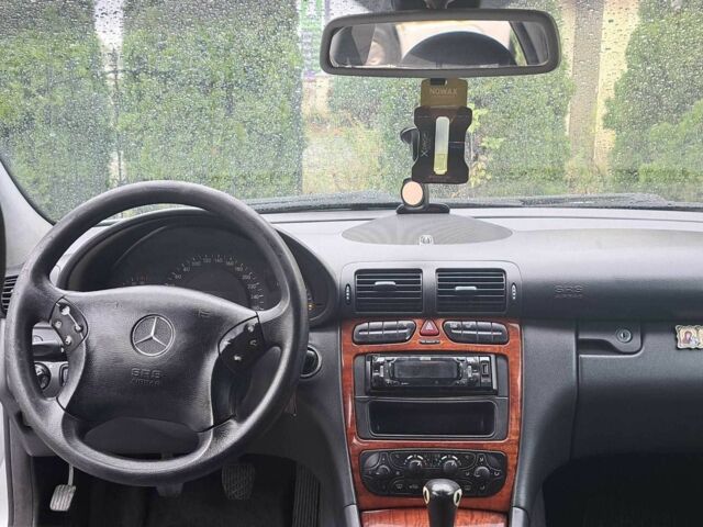 Сірий Мерседес 200, об'ємом двигуна 2.1 л та пробігом 340 тис. км за 4600 $, фото 10 на Automoto.ua