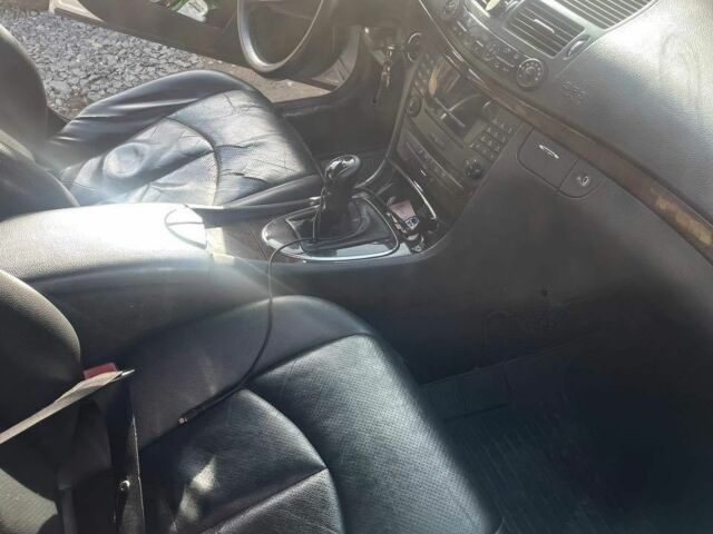 Серый Мерседес 200, объемом двигателя 2 л и пробегом 309 тыс. км за 2999 $, фото 1 на Automoto.ua