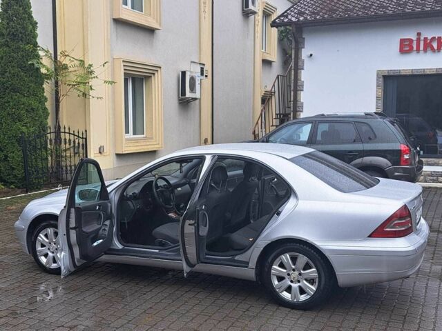 Сірий Мерседес 200, об'ємом двигуна 2.1 л та пробігом 340 тис. км за 4600 $, фото 11 на Automoto.ua