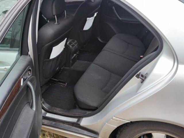 Сірий Мерседес 200, об'ємом двигуна 1.8 л та пробігом 203 тис. км за 7199 $, фото 4 на Automoto.ua