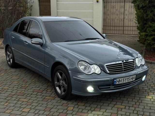 Серый Мерседес 200, объемом двигателя 2.2 л и пробегом 260 тыс. км за 8500 $, фото 1 на Automoto.ua