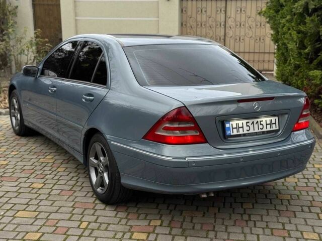 Серый Мерседес 200, объемом двигателя 2.2 л и пробегом 260 тыс. км за 8500 $, фото 7 на Automoto.ua