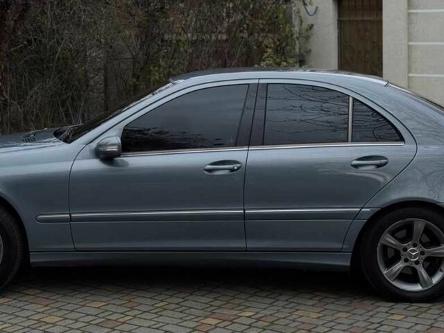 Серый Мерседес 200, объемом двигателя 2.2 л и пробегом 260 тыс. км за 8500 $, фото 4 на Automoto.ua