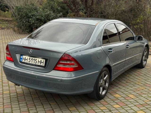 Серый Мерседес 200, объемом двигателя 2.2 л и пробегом 260 тыс. км за 8500 $, фото 5 на Automoto.ua