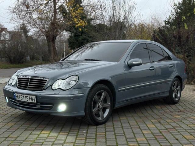 Серый Мерседес 200, объемом двигателя 2.2 л и пробегом 260 тыс. км за 8500 $, фото 3 на Automoto.ua