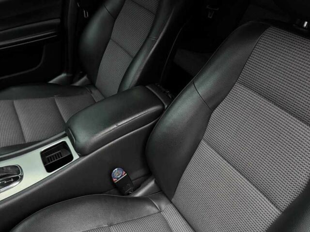 Серый Мерседес 200, объемом двигателя 2.2 л и пробегом 260 тыс. км за 8500 $, фото 16 на Automoto.ua