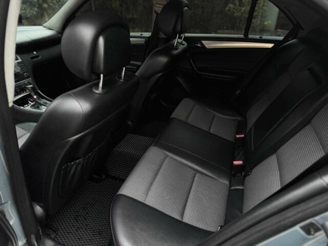 Серый Мерседес 200, объемом двигателя 2.2 л и пробегом 260 тыс. км за 8500 $, фото 17 на Automoto.ua