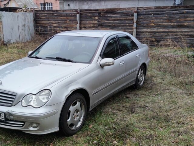 Сірий Мерседес 200, об'ємом двигуна 1.8 л та пробігом 203 тис. км за 7199 $, фото 3 на Automoto.ua