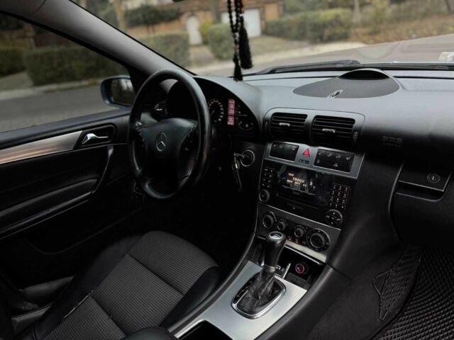 Серый Мерседес 200, объемом двигателя 2.2 л и пробегом 260 тыс. км за 8500 $, фото 15 на Automoto.ua