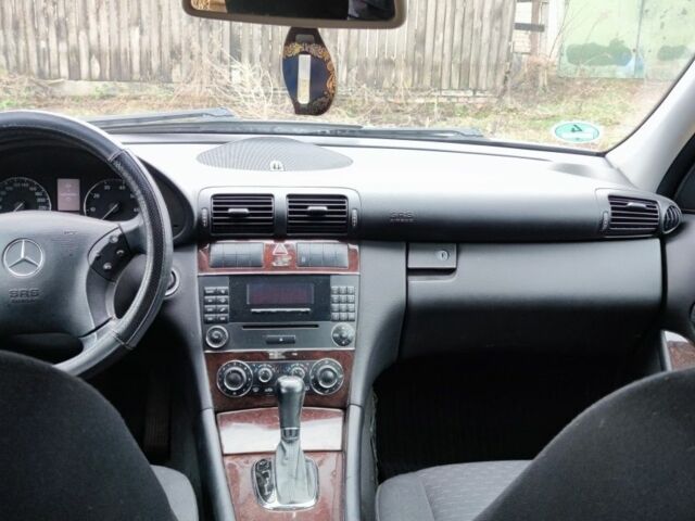 Сірий Мерседес 200, об'ємом двигуна 1.8 л та пробігом 203 тис. км за 7199 $, фото 7 на Automoto.ua