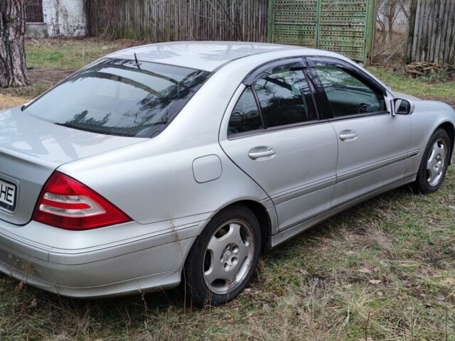 Сірий Мерседес 200, об'ємом двигуна 1.8 л та пробігом 203 тис. км за 7199 $, фото 1 на Automoto.ua