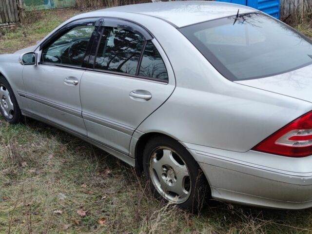 Сірий Мерседес 200, об'ємом двигуна 1.8 л та пробігом 203 тис. км за 7199 $, фото 2 на Automoto.ua