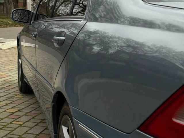 Серый Мерседес 200, объемом двигателя 2.2 л и пробегом 260 тыс. км за 8500 $, фото 10 на Automoto.ua