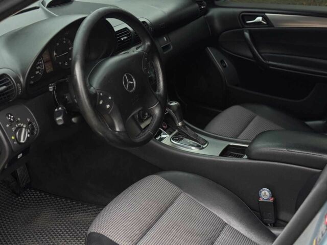 Серый Мерседес 200, объемом двигателя 2.2 л и пробегом 260 тыс. км за 8500 $, фото 12 на Automoto.ua