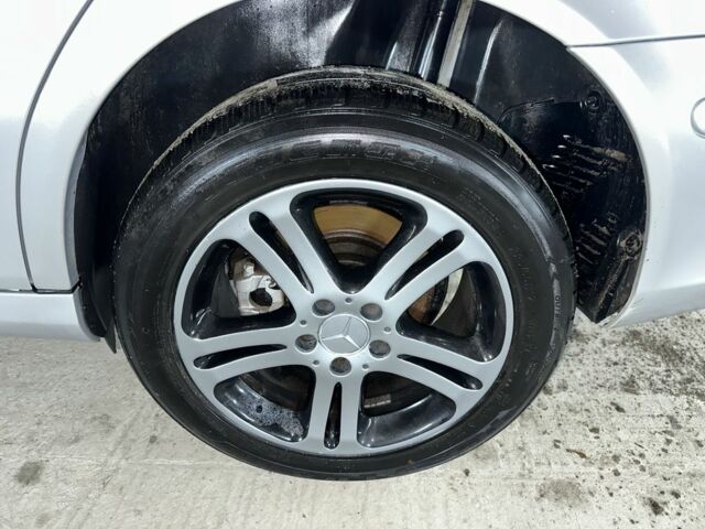 Серый Мерседес 200, объемом двигателя 1.8 л и пробегом 373 тыс. км за 2950 $, фото 7 на Automoto.ua