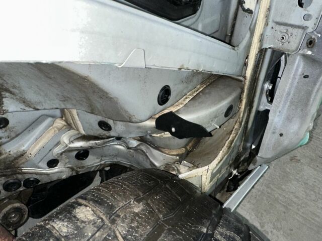 Серый Мерседес 200, объемом двигателя 1.8 л и пробегом 373 тыс. км за 2950 $, фото 18 на Automoto.ua