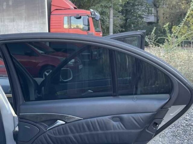 Серый Мерседес 200, объемом двигателя 2.1 л и пробегом 345 тыс. км за 9500 $, фото 17 на Automoto.ua