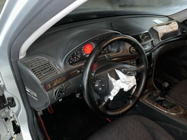 Серый Мерседес 200, объемом двигателя 1.8 л и пробегом 373 тыс. км за 2950 $, фото 10 на Automoto.ua