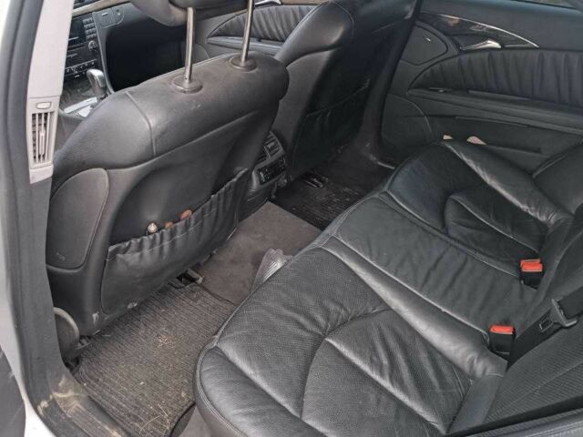 Серый Мерседес 200, объемом двигателя 1.8 л и пробегом 207 тыс. км за 7000 $, фото 15 на Automoto.ua