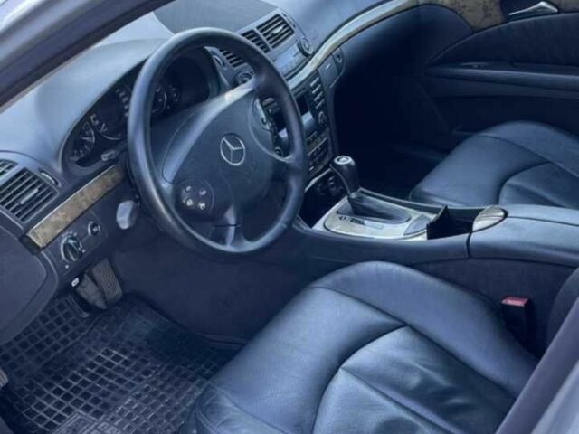 Серый Мерседес 200, объемом двигателя 2.1 л и пробегом 345 тыс. км за 9500 $, фото 11 на Automoto.ua